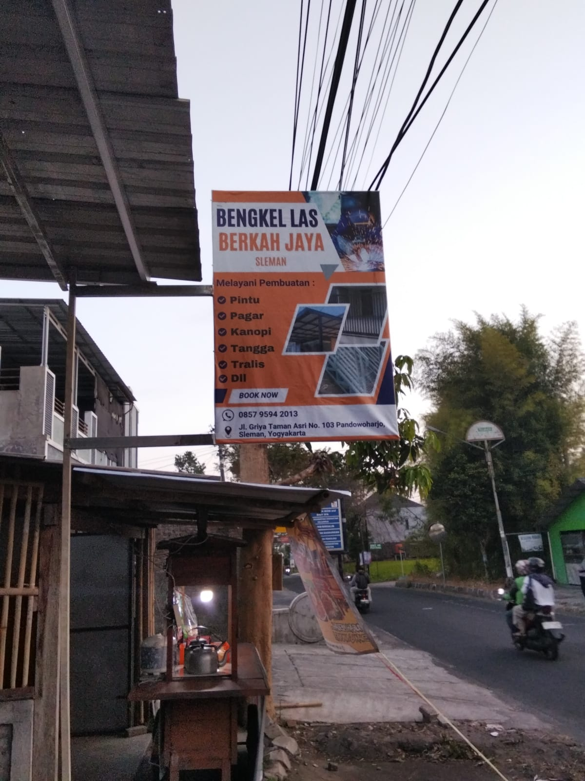 Melalui pagarkanopijogja.com, bisnis ini menawarkan layanan mulai dari kanopi dan pagar hingga pintu, teralis, railing, tangga, dan berbagai konstruksi besi lainnya. Konsep seperti ini cukup menarik bagi pelanggan yang ingin mengerjakan beberapa kebutuhan sekaligus melalui satu penyedia jasa.